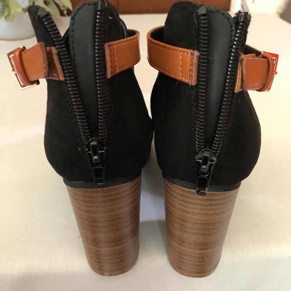 Kenneth Cole REACTION Hit Hooded Bootie. Open Toe. Black. Size 8 - Picture 4 of 10